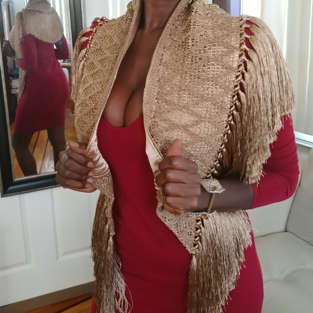 Gold-Shoulder